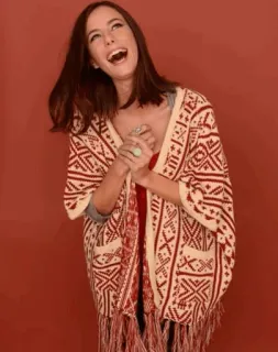 🦋 22d8121d Frau, Strickjacke, Mode, Mädchen, Porträt, Kleidung telegram sticker