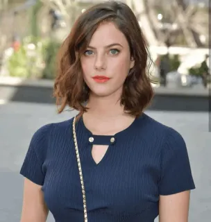 🦋 69b8a4e1 Kaya Scodelario Schauspielerin, Porträt, Prominente, Frau, roter Lippenstift, Brünette telegram sticker