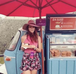 🦋 cd483e19 £4
ICE CREAM SANDWICHES
Pick a cookie flavor
Choose an icecream flavour for the filling Eis, Essen, Sandwich, Kekse, Frau, Leckereien telegram sticker