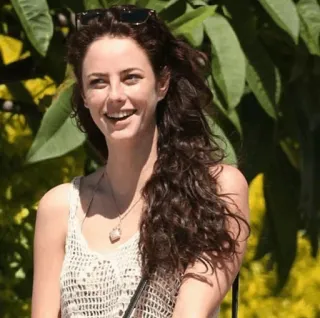 🦋 d3942189 Frau, Porträt, Lächeln, glücklich, Person, Mädchen telegram sticker