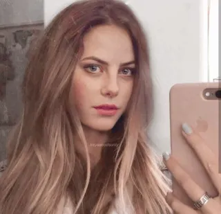 🦋 d3a86a37 Frau, Selfie, Schönheit, Porträt, weiblich, Mädchen telegram sticker