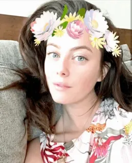 🦋 d3df0e67 Frau, Blumenkranz, Porträt, Schönheit, Mädchen telegram sticker