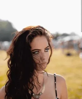 🦋 e7c65092 Frau, Porträt, Halskette, Brünette, Outdoor telegram sticker