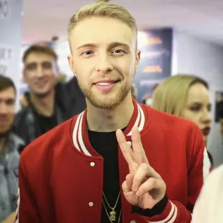 ✌ 6c75de66 Mann, Friedenszeichen, Lächeln, Porträt, Person telegram sticker