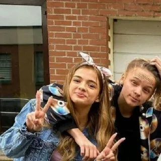 🌟 b174ef2f người, phụ nữ, biểu tượng hòa bình, tình bạn whatsapp sticker