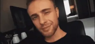 🤩 5a7ec14a ผู้ชาย, ภาพเหมือน, ใบหน้า, เซลฟี่, ในร่ม telegram sticker