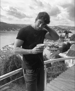 ▪️ 319e59e6 Mann, Kaffee, Model, Porträt, Draussen, Stadt, Landschaft telegram sticker