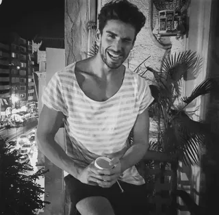 ▪️ 756601b1 Mann, Lächeln, Tasse, Person, Model, Zwinkern telegram sticker