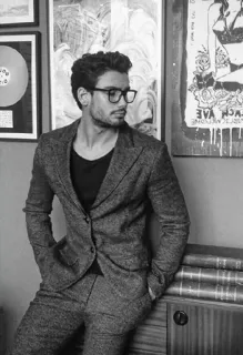 ▪️ 7f5e06fe Mann, Anzug, Porträt, Schwarzweiß, Model, Brille telegram sticker