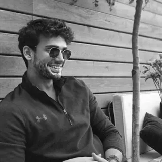 ▪️ e73700e7 mann, sonnenbrille, sitzend, lässig, schwarzweiss, porträt telegram sticker