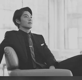 ➿ 1dbb340b uomo, abito, cravatta, ritratto, sedia, uomo d'affari, moda, stile whatsapp sticker