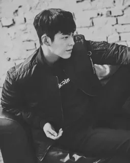 ➿ 415bebf2 uomo, ritratto, divano, seduto, giacca, casual whatsapp sticker