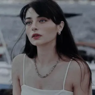 🧊 6aafc436 femme, brune, collier, portrait, fille, mode telegram sticker