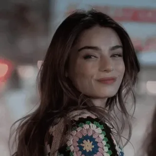 🧊 89005f0f femme, portrait, brune, sourire, jolie, visage telegram sticker