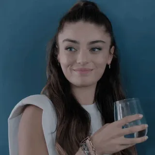 🧊 f445341c femme, verre, portrait, brune, beauté, mode telegram sticker