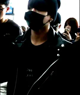 🕸 6394047f NO
HERE 人, 口罩, 帽子, 夹克, 时尚 telegram sticker