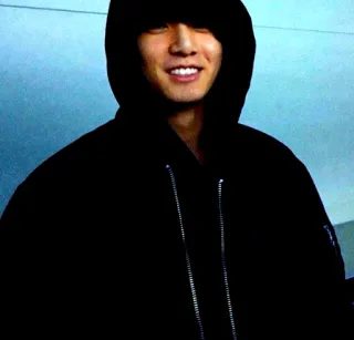 ⛓ dd80e027 男人, 帽衫, 肖像, 微笑, 韩国 telegram sticker