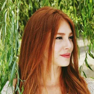 😑 999e1268 mulher, cabelo ruivo, retrato, beleza, ao ar livre whatsapp sticker