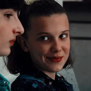 💟 02fde1af Eleven Stranger Things Once, Stranger Things, Millie Bobby Brown, Televisión, Personaje, Sonriendo, Retrato telegram sticker