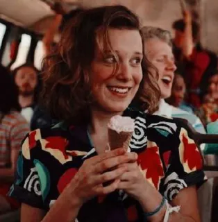 💟 4eea3f66 Eleven Stranger Things Eleven, Stranger Things, Millie Bobby Brown, helado, años 80, Hawkins telegram sticker