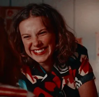 💟 d5b8c80c Eleven Stranger Things Eleven, Stranger Things, Millie Bobby Brown, sonrisa, serie de TV, retrato telegram sticker