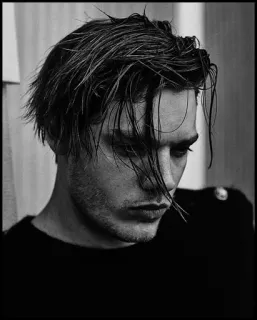 ✖️ 01b2c191 man, nat haar, portret, zwart-wit, mannelijk model, mode, acteur whatsapp sticker