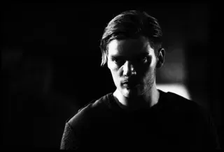 ✖️ ccb612fa man, gezicht, portret, zwart wit, donker, schaduw, mannelijk, persoon whatsapp sticker