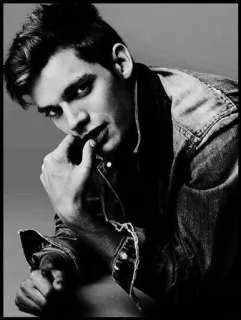 ✖️ d5a9c649 man, mannelijk, model, portret, zwart-wit, spijkerjas, mode, knap whatsapp sticker