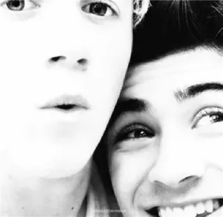 😅 7db82271 pessoas, retrato, selfie, amigos, preto e branco telegram sticker