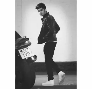 🚶 ead7c5fa Zayn Malik preto e branco, homem, celebridade, cantor, modelo, moda telegram sticker