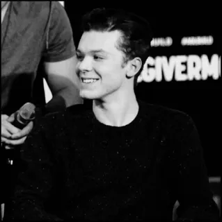 ™️ 4c6c00a0 man, glimlach, acteur, zwart wit, portret telegram sticker