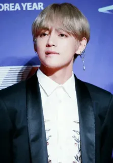 😋 14b06635 V V, BTS, K-pop, Музыкант, Певец, Айдол, Знаменитость whatsapp sticker