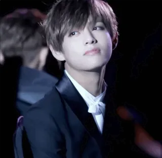 🙂 5c2d35d6 мужчина, портрет, костюм, человек, kpop, певец whatsapp sticker