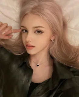 ❤️ 0603da65 vrouw, portret, blond, meisje, persoon, liggend telegram sticker