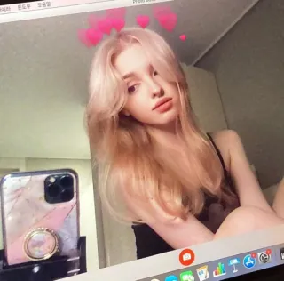 🥰 df60eff9 vrouw, portret, selfie, meisje, roze haar, schoonheid telegram sticker