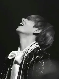 😅 b37c770f V V, BTS, K-Pop, Sänger, Idol, Porträt telegram sticker