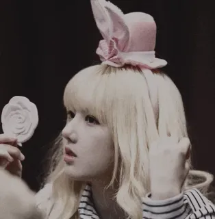 🌺 1738dfdc orang, wanita, potret, topi, permen lolipop whatsapp sticker