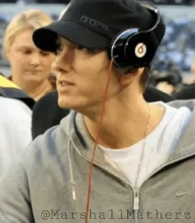 🖇 a17c747e Eminem @MarshallMatherz rapper, âm nhạc, tai nghe, mũ, người nổi tiếng telegram sticker