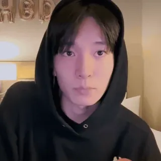 😉 1010979d 사람, 후드티, 실내, 축하 telegram sticker