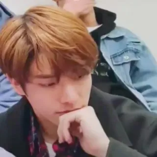 🤔 5ede8fe2 telegram sticker