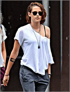 ✨ 77f74515 Kristen Stewart celebrità, attrice, stile, moda, occhiali da sole telegram sticker