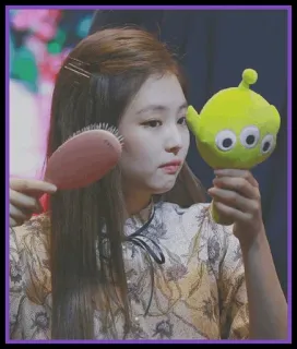 🍓 a1e89f67 pessoa, menina, escova de cabelo, brinquedo, alienígena telegram sticker