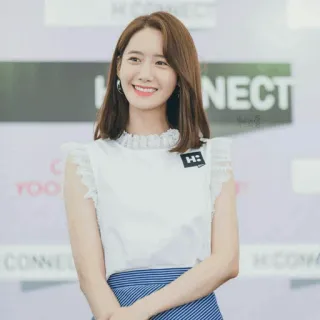 🕊 4df0f3b1 Yoona phụ nữ, diễn viên, Hàn Quốc, nụ cười, vẻ đẹp, thần tượng telegram sticker