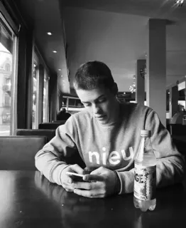 ◽️ 2ec9643a nieuw osoba, siedzi, wewnątrz, telefon, sweter, butelka telegram sticker