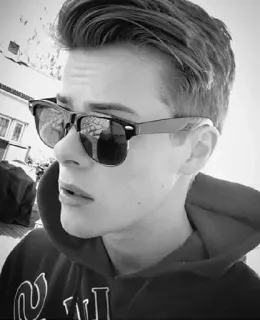 ◽️ ea47e23c osoba, okulary przeciwsłoneczne, portret, czarno-białe, zima, mężczyzna, mężczyzna telegram sticker