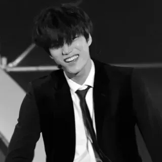 ⚜ 97313ea3 đàn ông, áo vest, cà vạt, trắng đen, mỉm cười, trang phục trang trọng telegram sticker