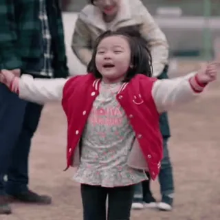 🥳 d955e29c 아이, 소녀, 아이, 행복, 미소, 놀이 telegram sticker