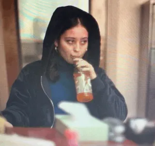 🎆 72401850 Maddy Perez Euphoria Maddy, Perez, Euphoria, HBO, Remaja, Minum telegram sticker