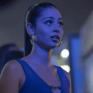 🎆 b6fb471e Maddy Perez Euphoria Maddy, Euphoria, gaun biru, perhiasan, drama remaja telegram sticker