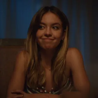 🧬 b3899e13 여자, 인물사진, 사람, 금발, 귀여운, 앉아있는, 실내 telegram sticker